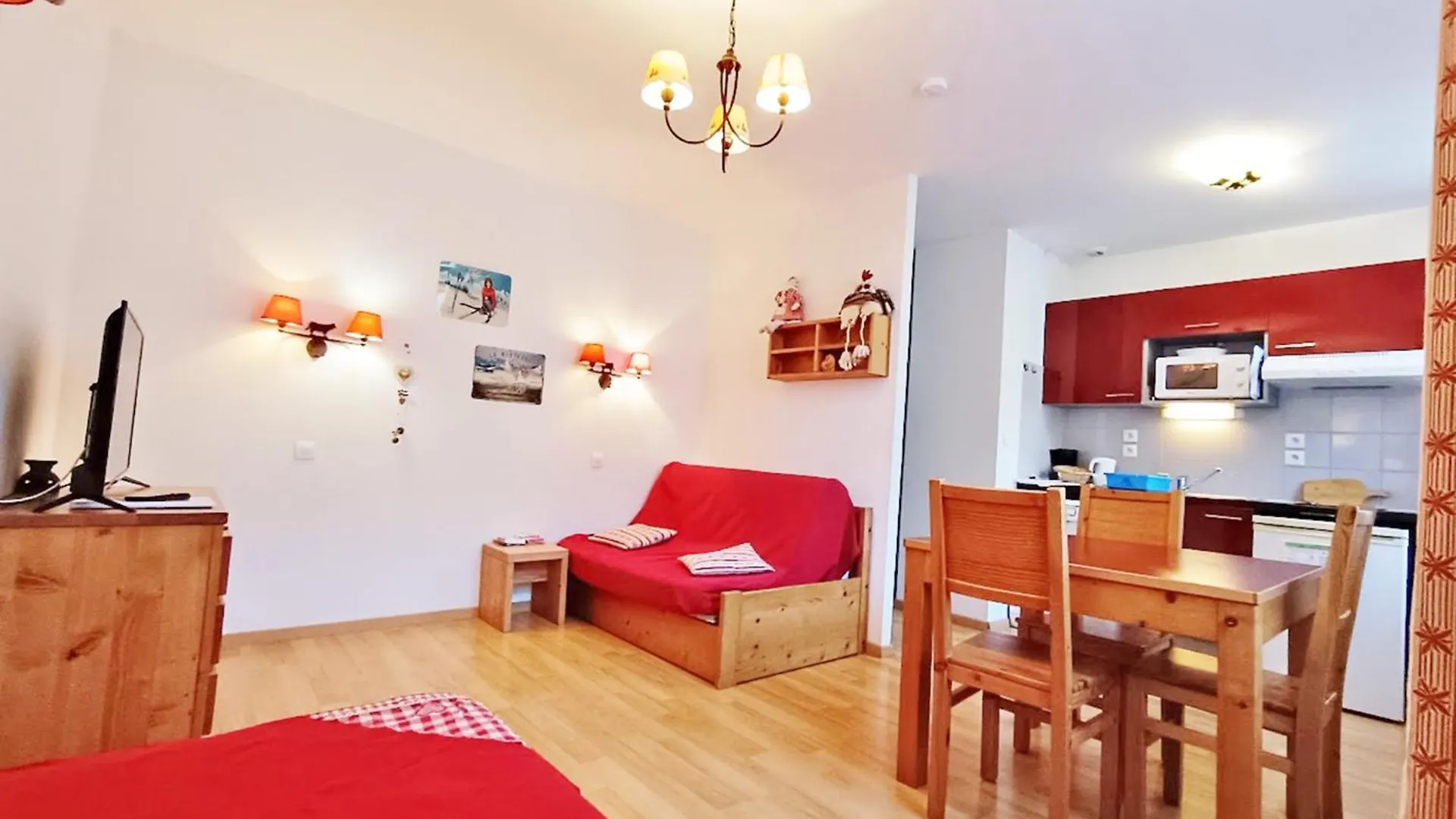 Apartment Le Bouquetin, Studio, Centre Luchon, Wifi, Casier A Skis, Ascenseur, 3 Personnes Bagneres-de-Luchon